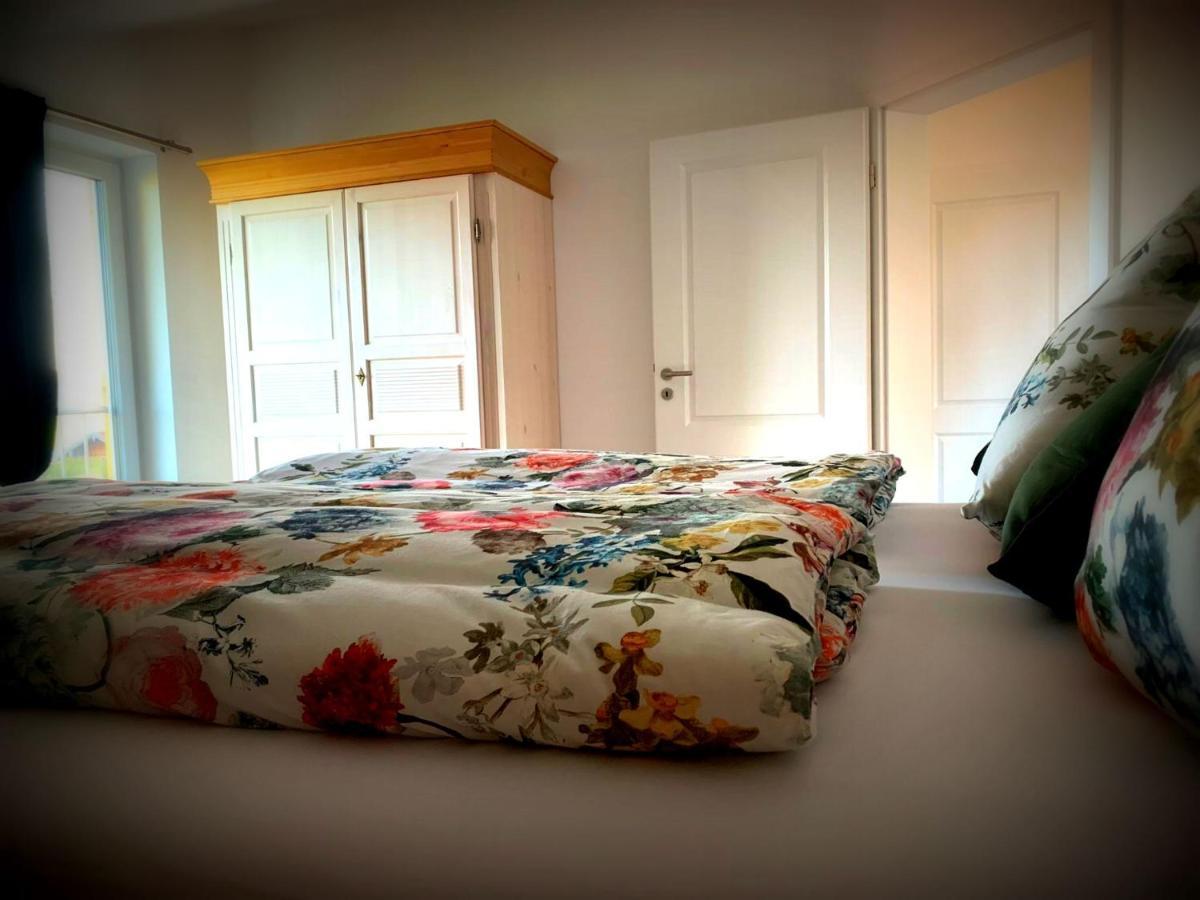 23 Neu Erbaute Ferienwohnung Mit Schloss- Und Panoramablick 哈尔伯莱赫 外观 照片