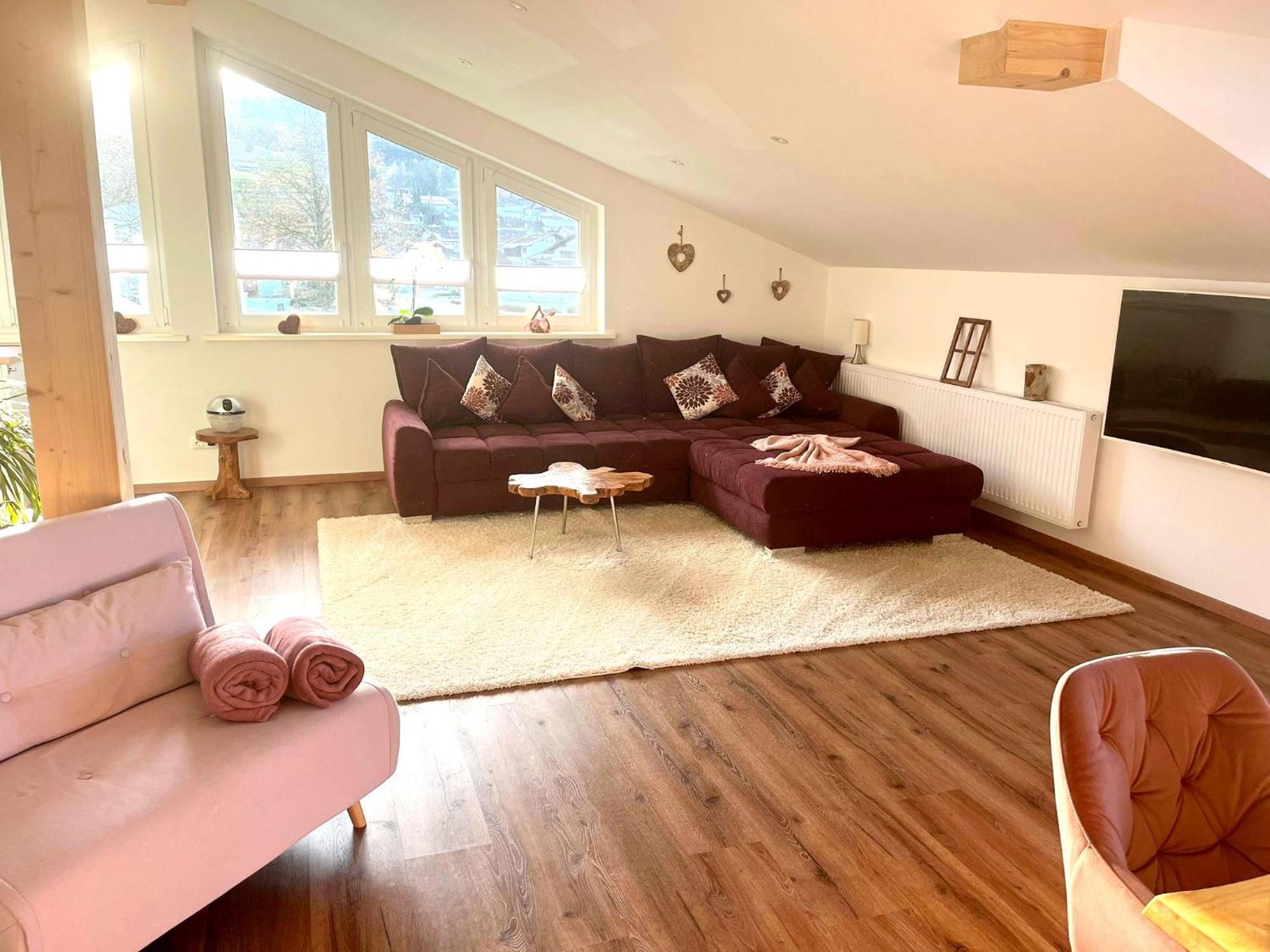 23 Neu Erbaute Ferienwohnung Mit Schloss- Und Panoramablick 哈尔伯莱赫 外观 照片